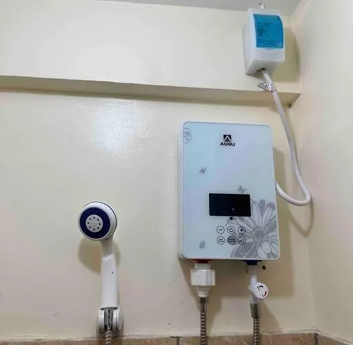 Lawton Residences 3b - 4 Pax *