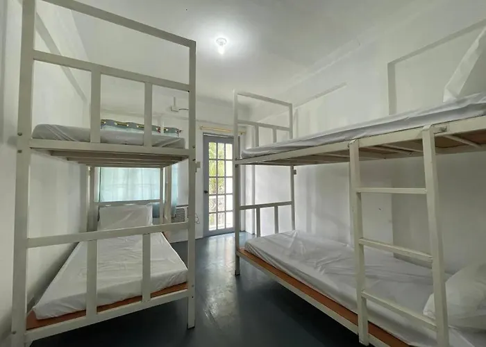 Lawton Residences 3b - 4 Pax *